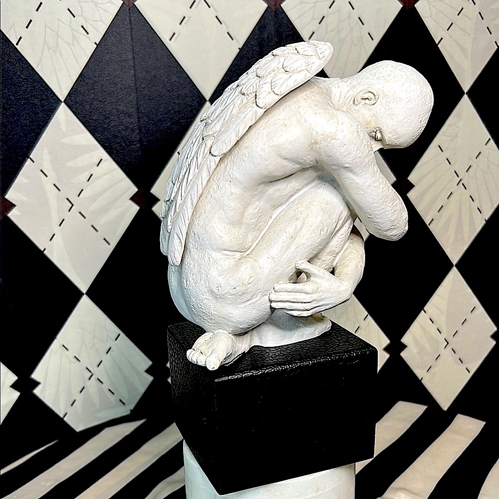 Vitruvian Weeping Angel Sculpture – Pensive Angel Inspired by da Vinci | TMS - Picture 5 of 17